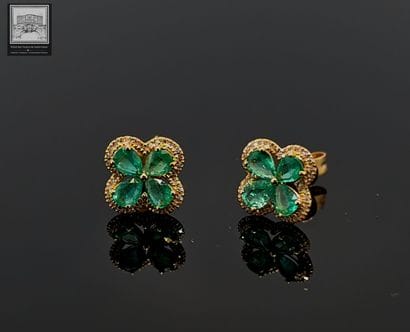 Pair of ear studs in 750°/.(18K) 1g65 yellow...