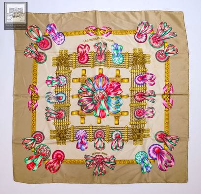 HERMÈS Paris 
Carré en twill de soie titré...