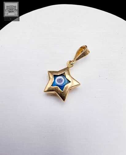 Pendentif en or jaune 18K 750/°°°
Poinçon...