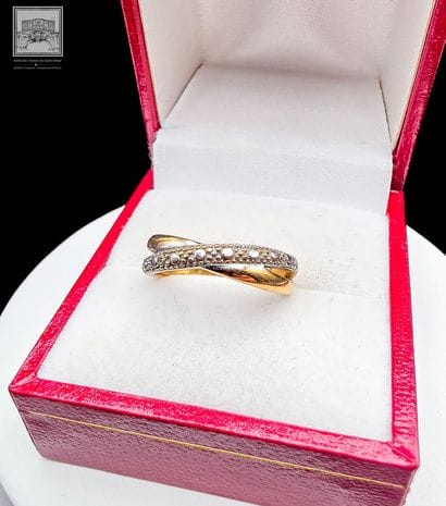 Bague
Or jaune et gris 18K 750/°°°
TDD :...