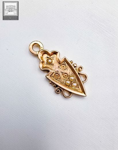 Pendentif 
Or jaune 18K 750/°°°
Sertie de...