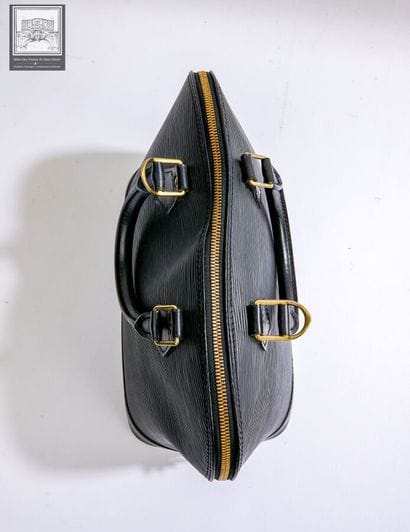 LOUIS VUITTON
Sac modèle 
