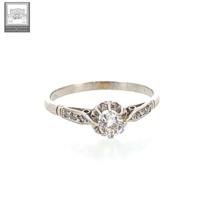 Bague solitaire
Or gris 18K 750/°°° 
Sertie...