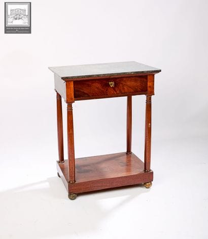 Console en acajou 
Epoque Empire 
Ouvrant...