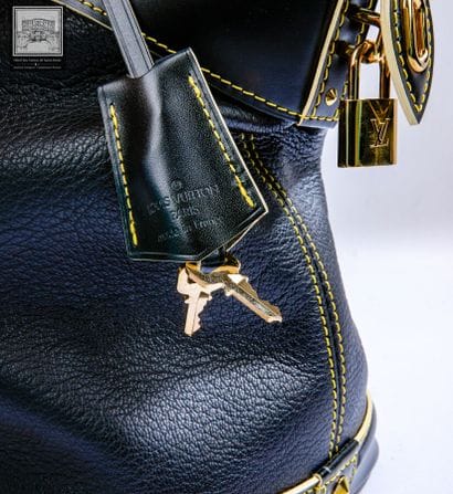 LOUIS VUITTON.
SAC à main modèle Lockit 
Cuir...