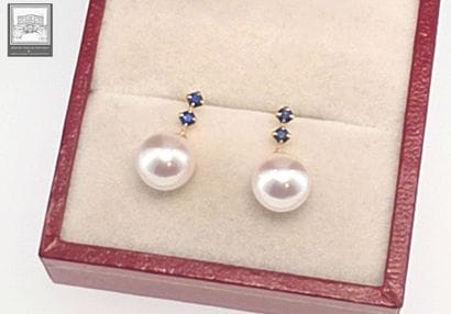 Paire de pendants d'oreilles en or jaune...