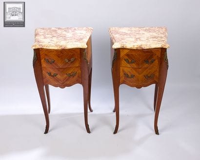 Paire de chevets
Style Louis XV
Bois 
Ouvrant...