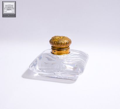 Ancien encrier en cristal de forme coussin
Bouchon...