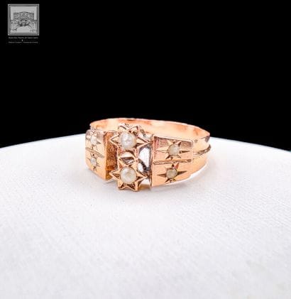 Bague en or 18K 750/°°°
Sertie de 6 pierres...