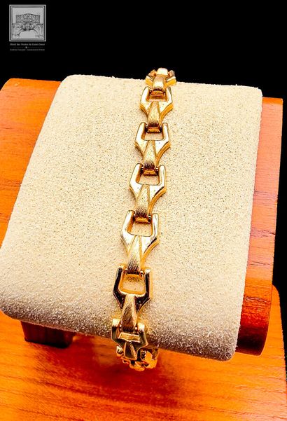 Bracelet
Or jaune 14K 585/°°°
Poids : 10.26...