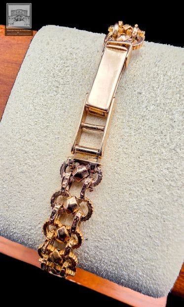 LIP 
Montre boitier et bracelet en or 18K...