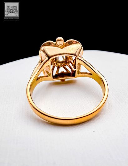 Bague sertie d'un diamant de 0.05 ct env.
Or...