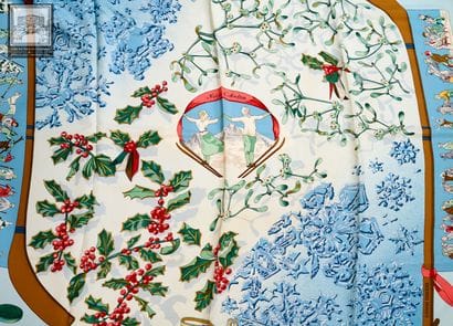 HERMÈS Paris 
Carré en twill de soie titré...