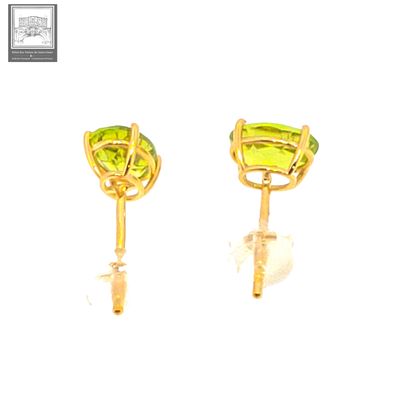 Paire de boutons d'oreilles en or jaune 750°/.(18K)...