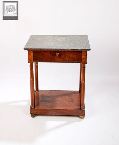 Console en acajou 
Epoque Empire 
Ouvrant...