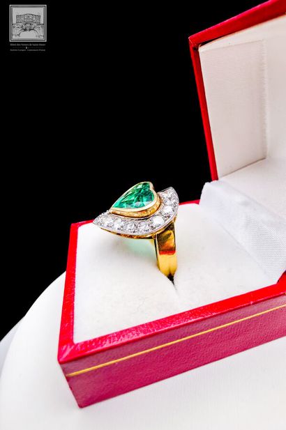 Cocktail ring in 18K yellow and white gold...