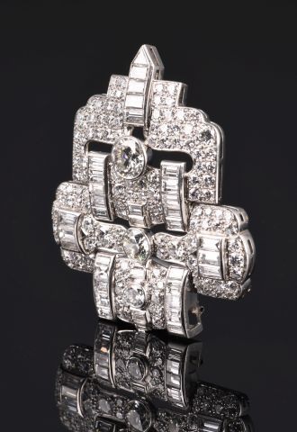 Exceptional and rare by its dimensions, articulated...