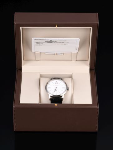 BAUME ET MERCIER

Classima grande date

Montre...