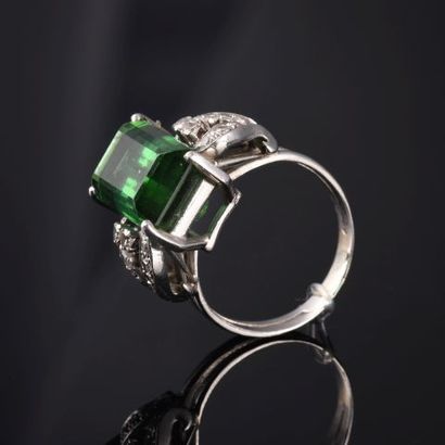 Cocktail ring in platinum 950 thousandths...