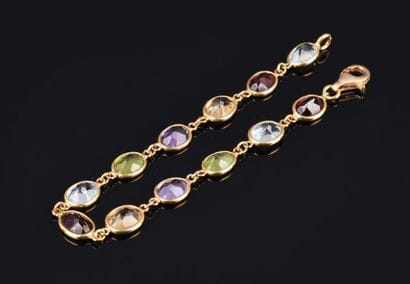 Bracelet en or jaune 18K 750 millièmes orné...