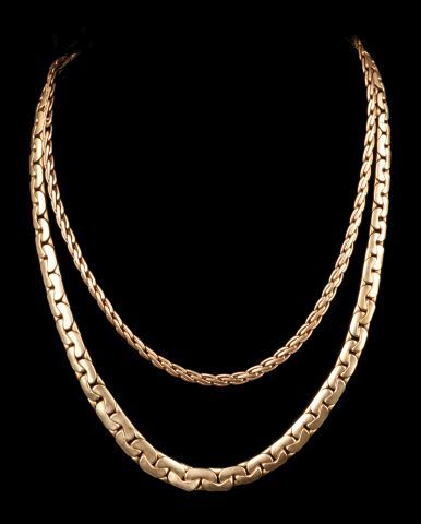 Lot de deux colliers en or jaune 18K 750...