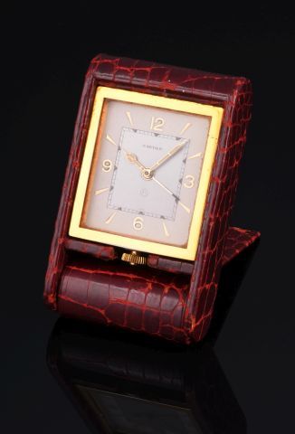 CARTIER

Réveil de bureau en métal doré et...