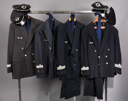 
Ensemble d'uniformes d'aviation. Ancien...