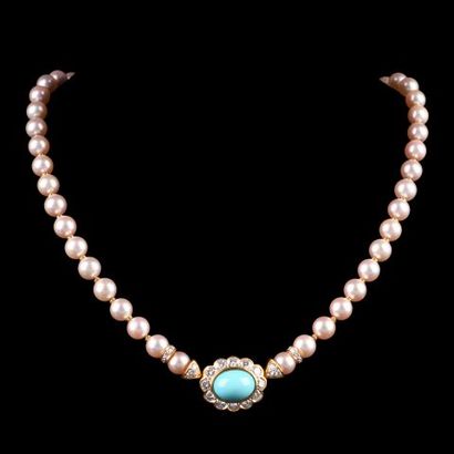 Collier de 48 perles de culture gris rosé...