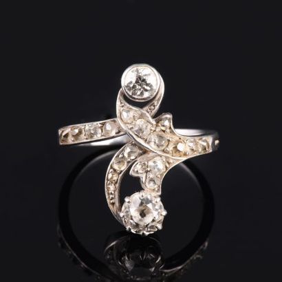 Bague Duchesse en platine 850 millièmes ornée...
