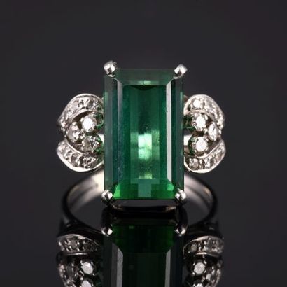 Cocktail ring in platinum 950 thousandths...