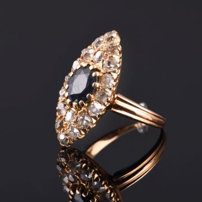Bague Marquise en or jaune 18K 750 millièmes...