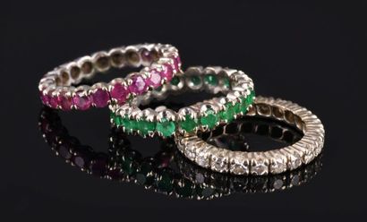 Trois alliances américaines en or gris 18K...