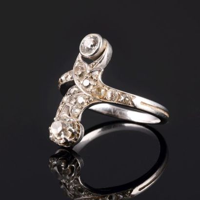 Bague Duchesse en platine 850 millièmes ornée...