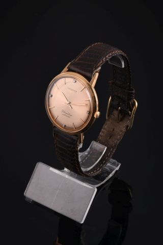 LONGINES

Montre de ville en or rose 18K...