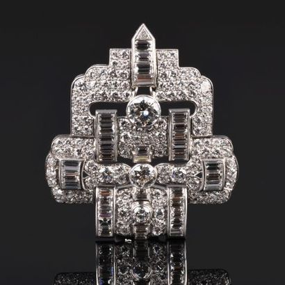 Exceptional and rare by its dimensions, articulated...