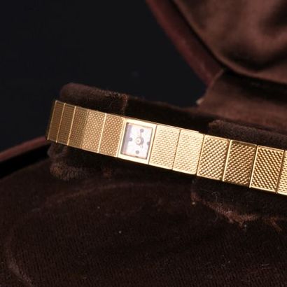 VACHERON CONSTANTIN

Lady's watch in yellow...