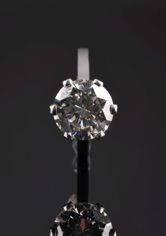 Solitaire in white gold 18K 750 thousandths...