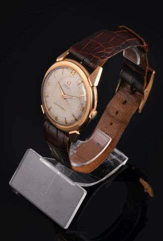 OMEGA

Seamaster

Montre de ville en or jaune...
