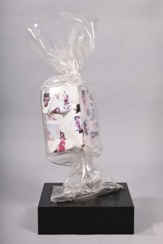 Laurence JENKELL (1965), Bonbon en plexiglas,...