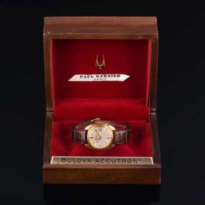 BULOVA Accutron

Rare montre de ville en...