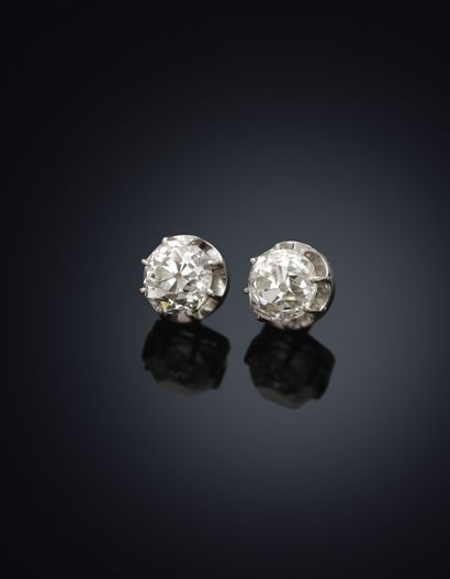 Charming pair of ear chips in yellow gold...