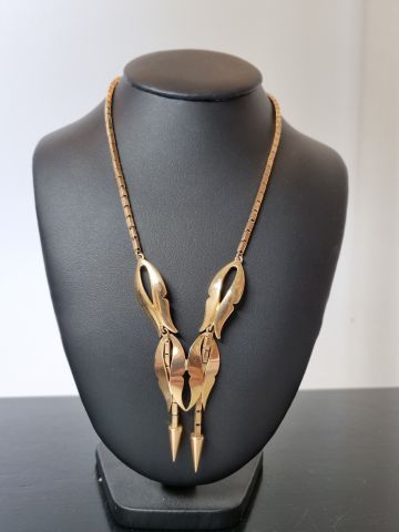 Large collier moderniste en or jaune 18k...
