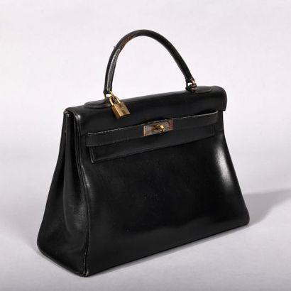 HERMÈS

Sac « Kelly » en box noir, attributs...