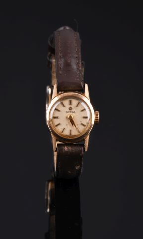 OMEGA

Ladies' watch in pink gold with mechanical...