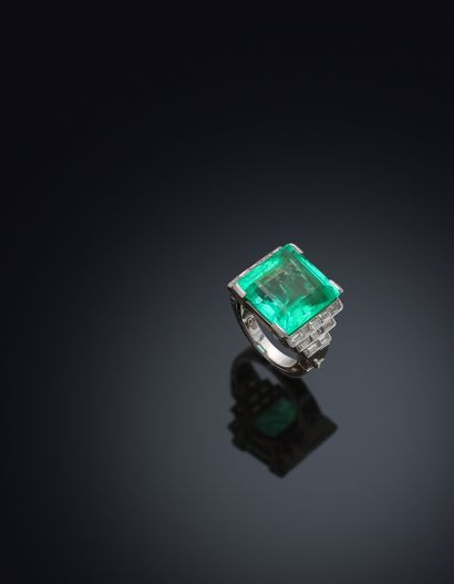 Important and rare ring with system out of...