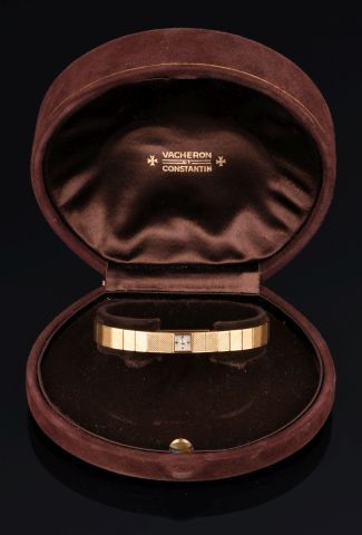 VACHERON CONSTANTIN

Lady's watch in yellow...