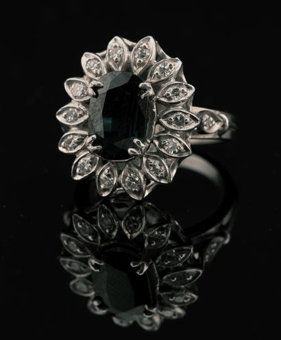 Bague marguerite en platine 850 millième...