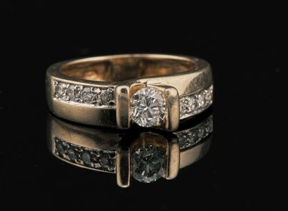 Bague en or jaune 18K 750 millièmes ornée...