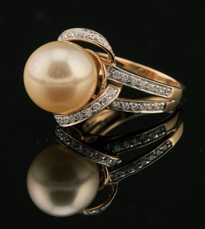 Burma 

Bague de cocktail en or jaune 18K...