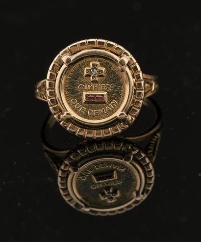 Alphonse Augis. Bague en or jaune 18K 750...